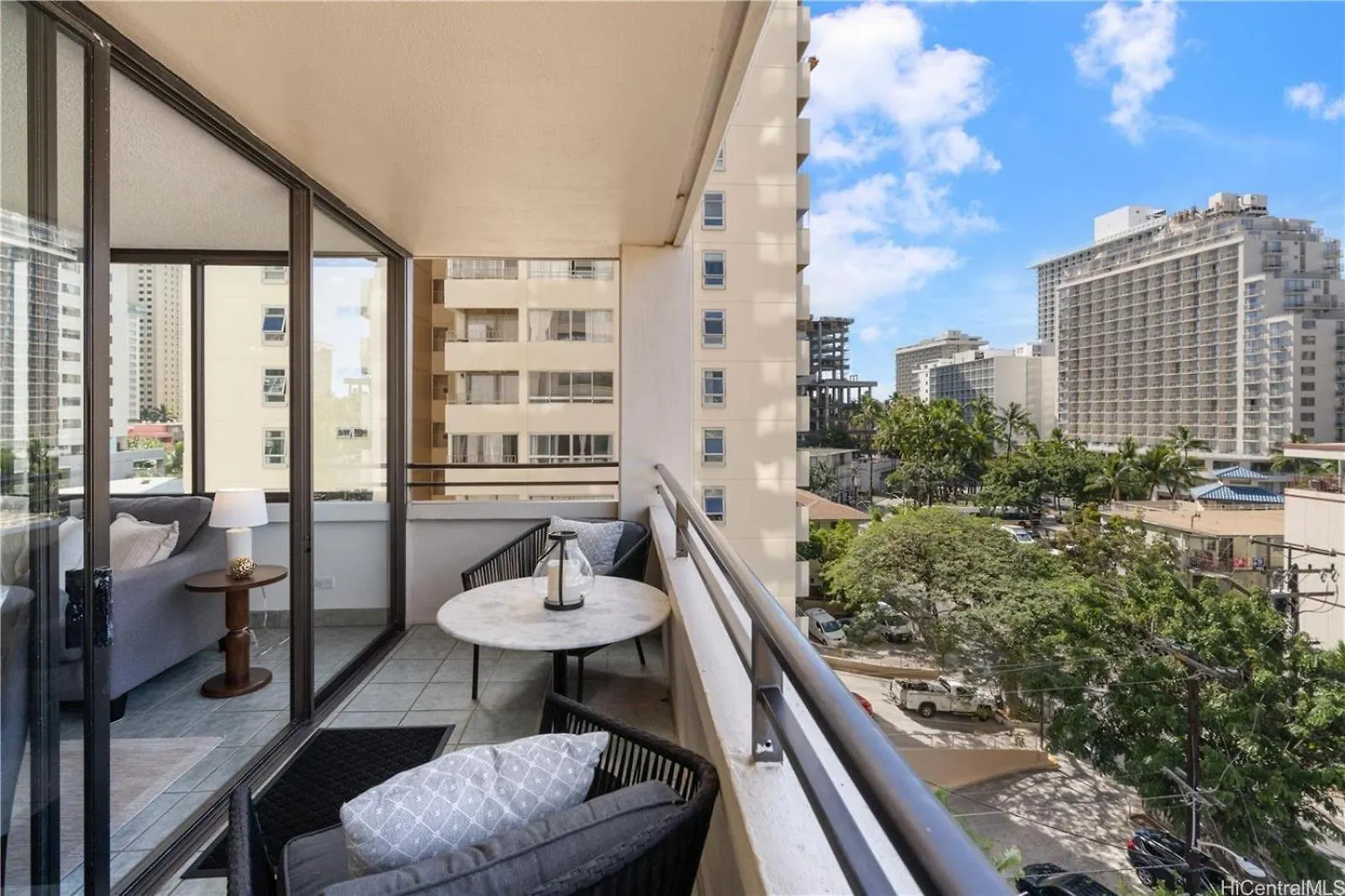 Serene Waikiki Skytower 1-Bedroom Condo Honolulu Apartment