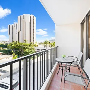 Cozy Waikiki Getaway, Stroll To With Free Parking Apartment
